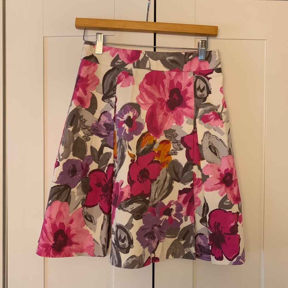 H&M beautiful skirt ! 🌸🌺